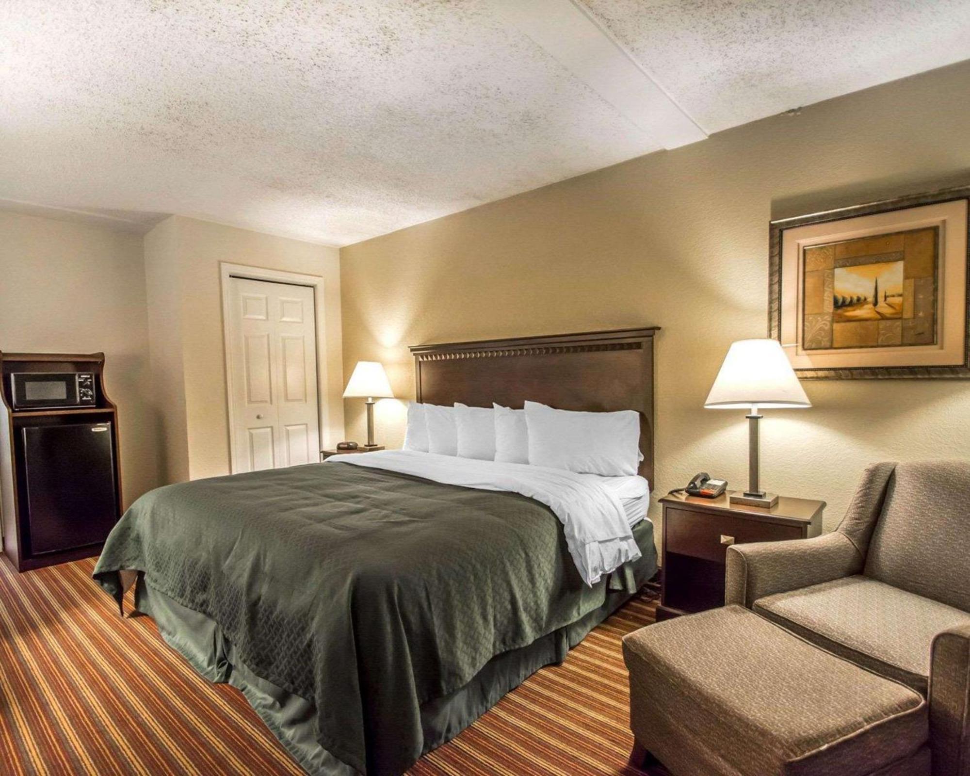 Quality Inn & Suites At Tropicana Field St Petersburg Kültér fotó