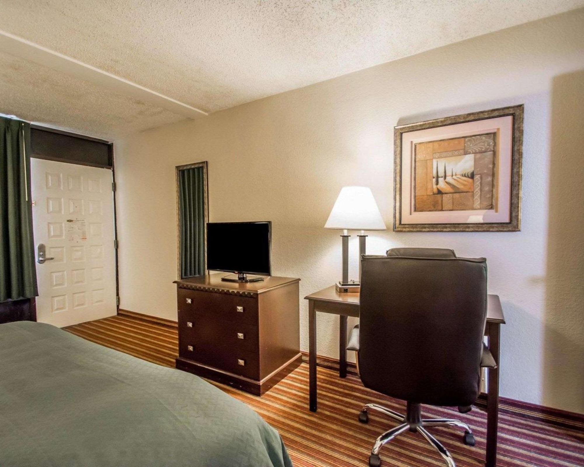 Quality Inn & Suites At Tropicana Field St Petersburg Kültér fotó