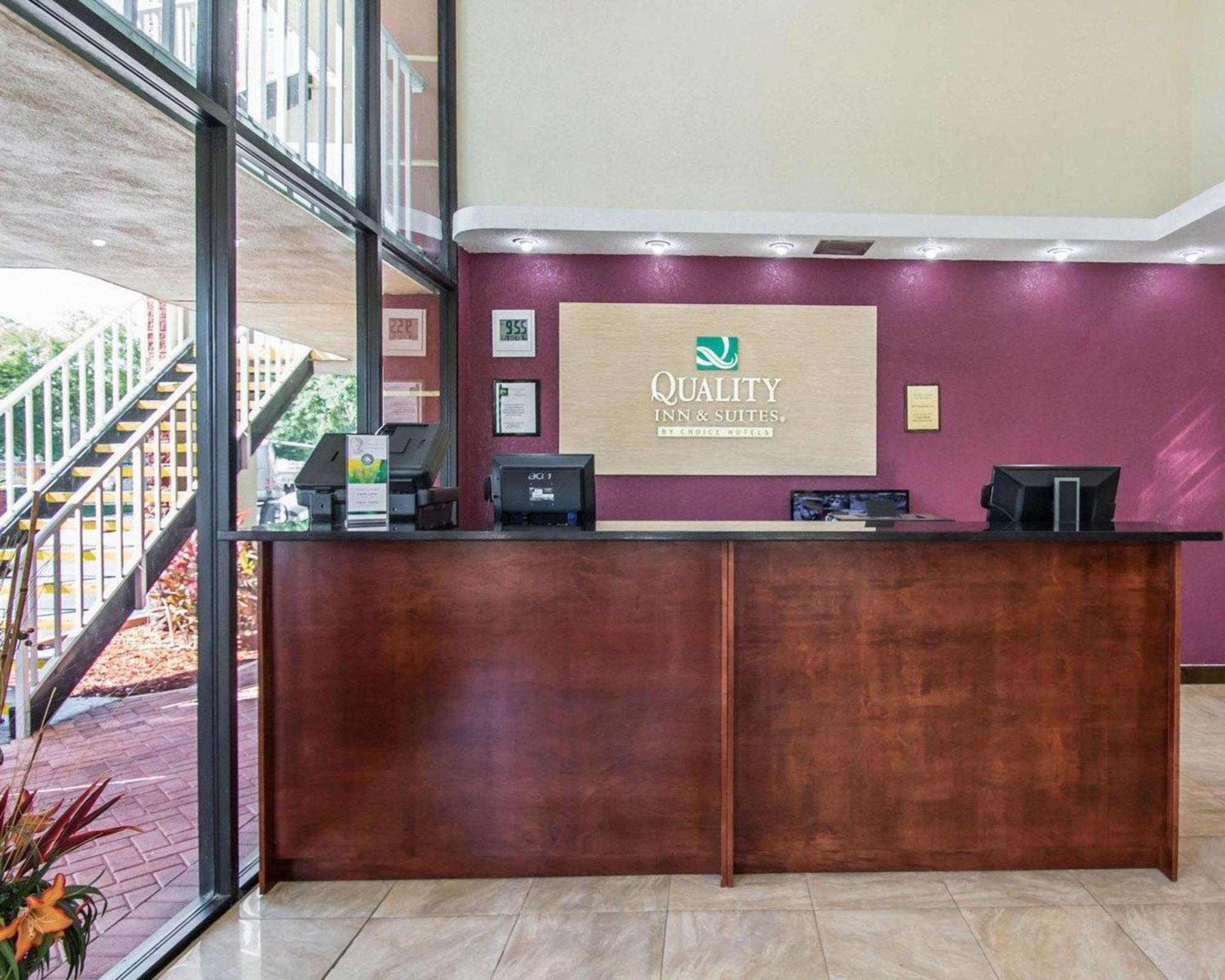 Quality Inn & Suites At Tropicana Field St Petersburg Kültér fotó