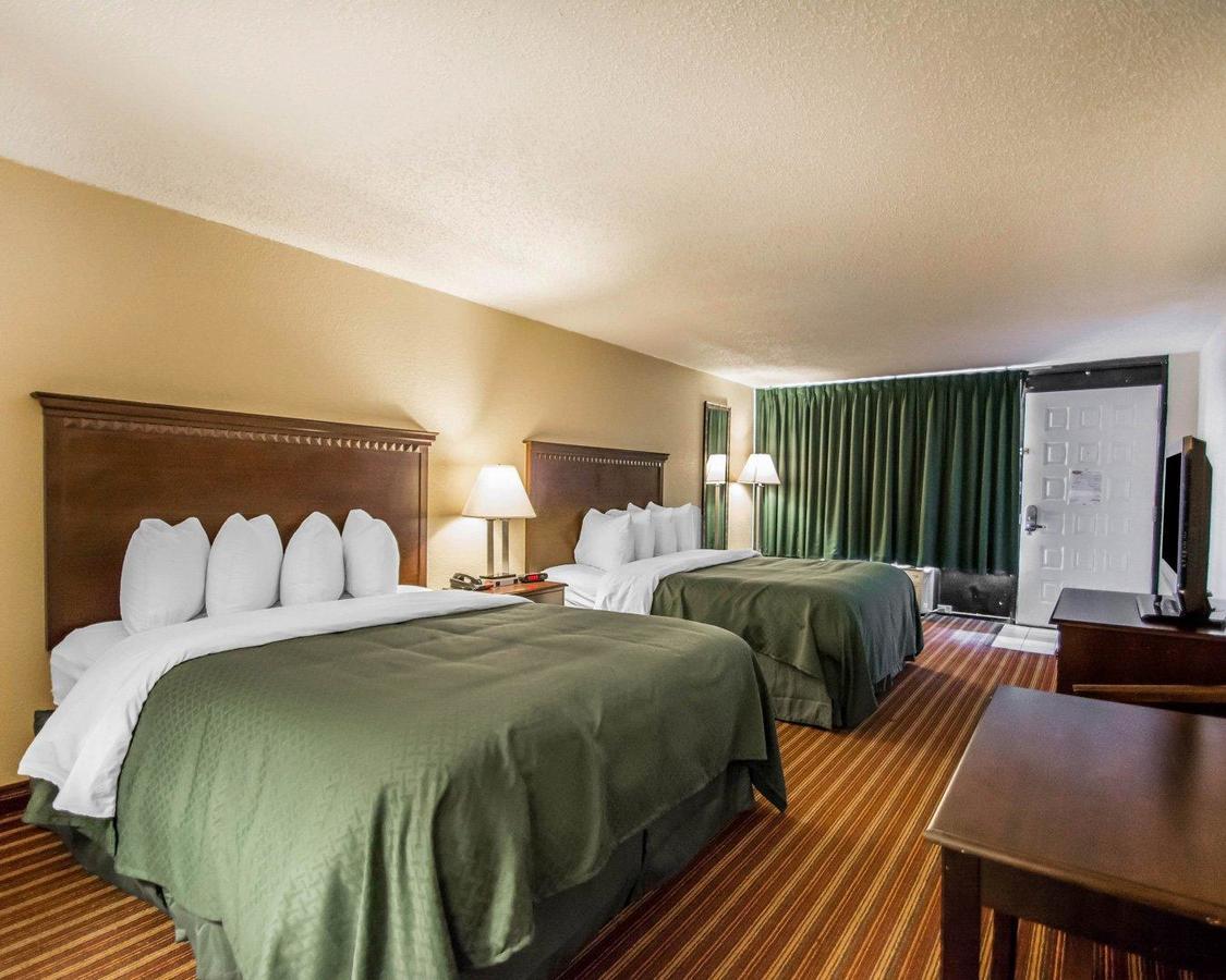 Quality Inn & Suites At Tropicana Field St Petersburg Kültér fotó