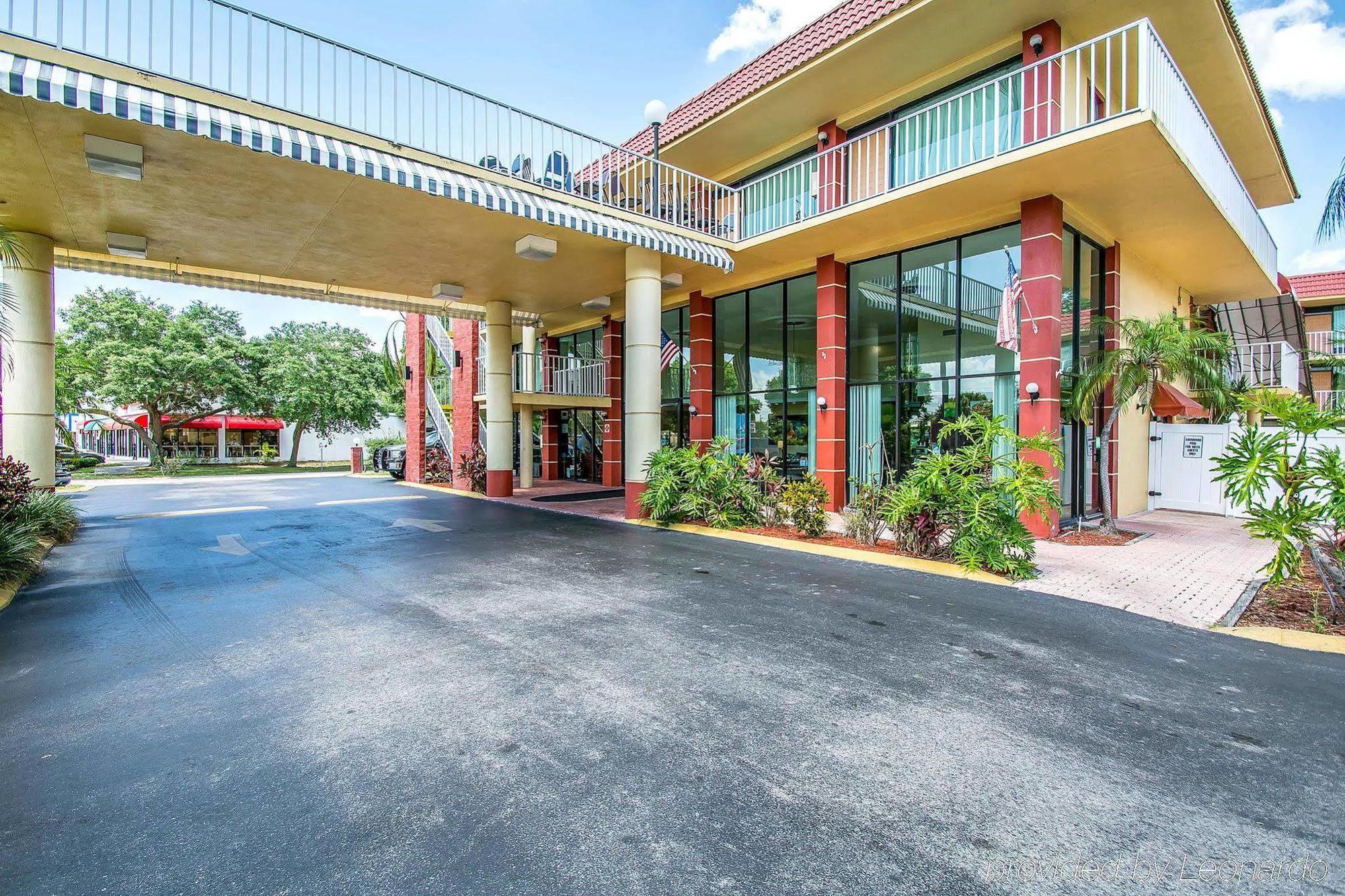 Quality Inn & Suites At Tropicana Field St Petersburg Kültér fotó