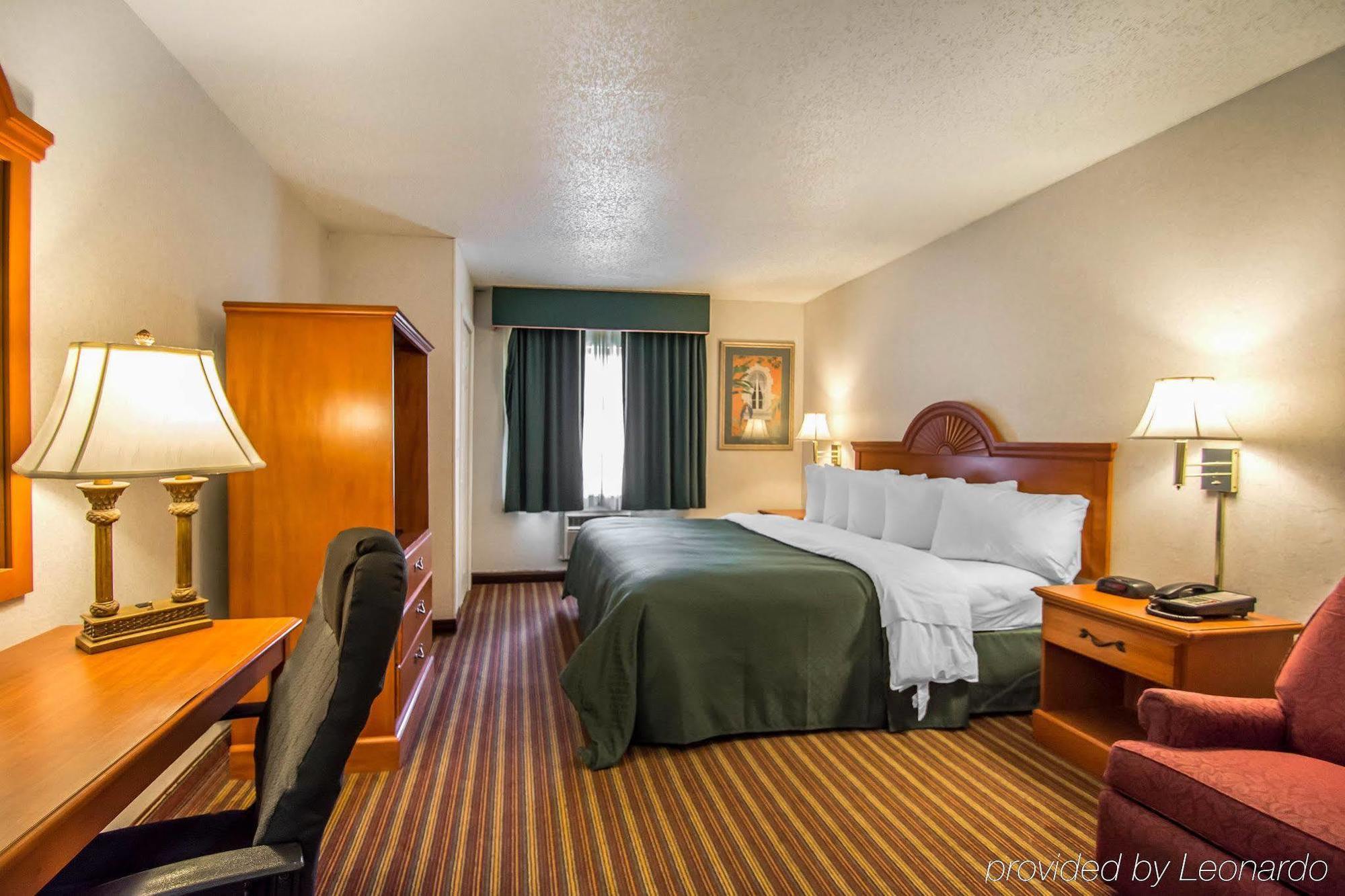 Quality Inn & Suites At Tropicana Field St Petersburg Kültér fotó