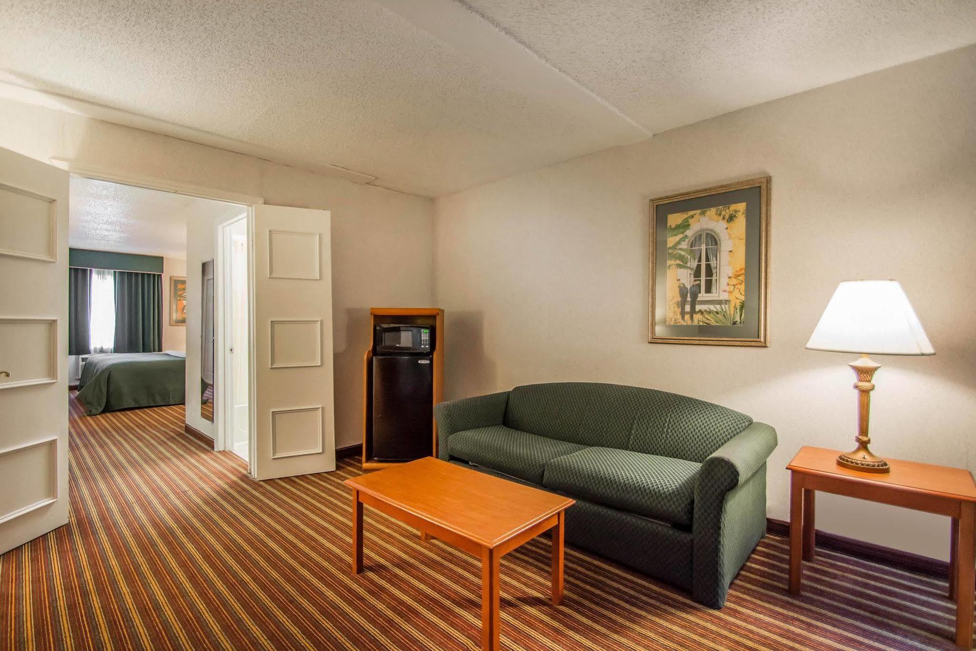 Quality Inn & Suites At Tropicana Field St Petersburg Kültér fotó